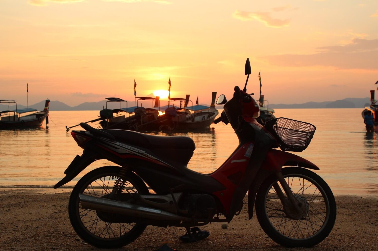 Renting mopeds in Pattaya in 2024