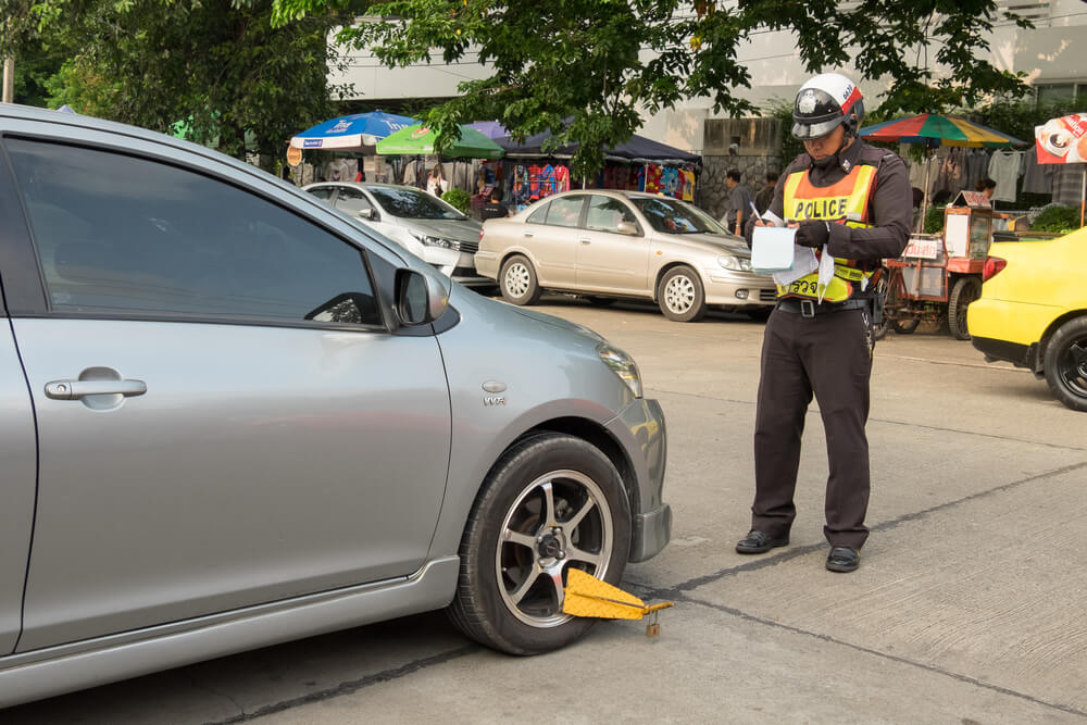 Thailand Roadside Parking Laws Every Rental Car Driver Should Know