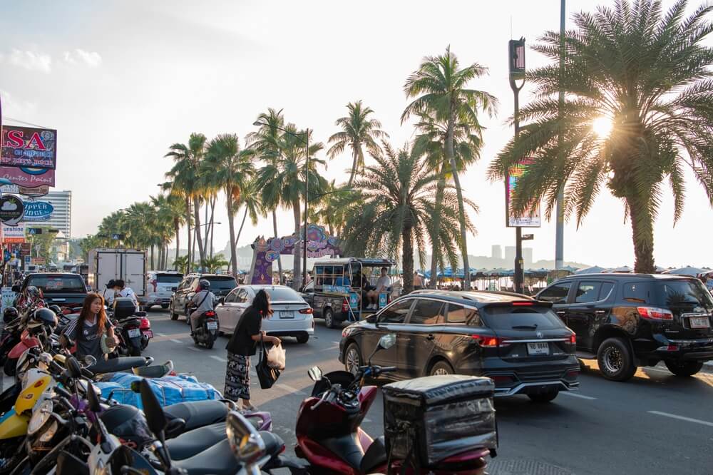 Car Rental Pattaya For Long Stays: Why Expats Choose Wheels Over Rideshares